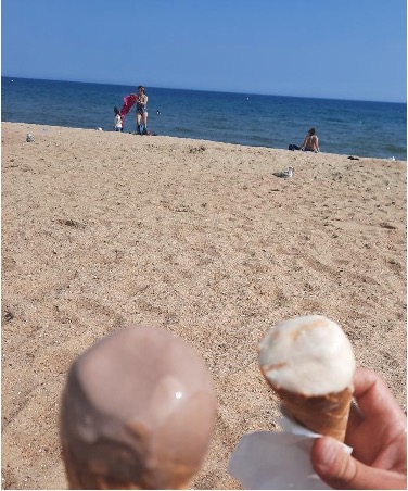 ice creams by the sea