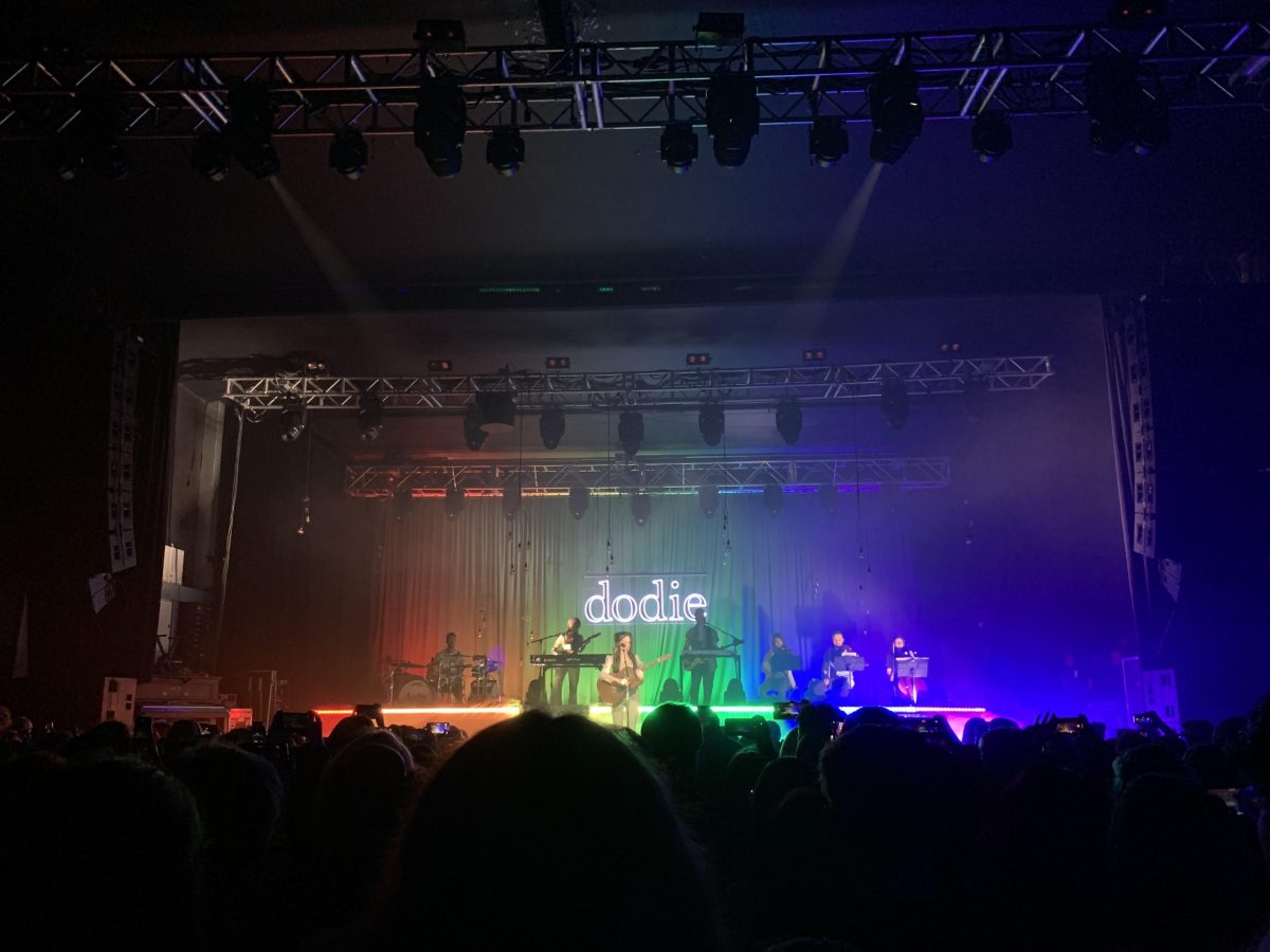 Concert review: Dodie's 'Build A Problem Tour' transformed a standard  weeknight into a special one